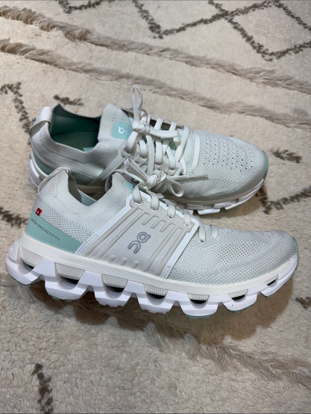 On Cloudswift Running Shoes